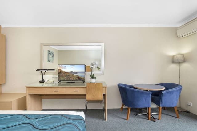 Deluxe Suite, 1 King Bed, Non Smoking
