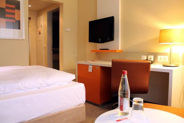 Standard Room, 1 Queen Bed