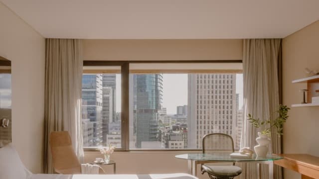 Classic Room, 1 King Bed, Club Lounge Access (High Floor)