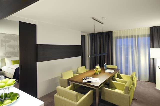 Junior Suite (Living)