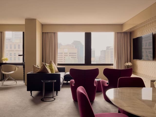 Opera Suite Club Access, King Bed, Separate Lounge, City View High Floor, Indulgent Bath, 94m2