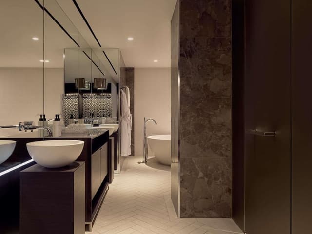 Opera Suite Club Access, King Bed, Separate Lounge, City View High Floor, Indulgent Bath, 94m2