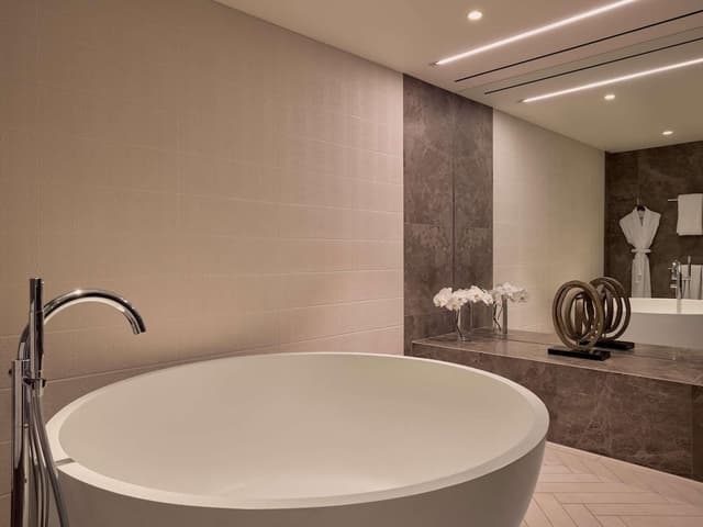 Opera Suite Club Access, King Bed, Separate Lounge, City View High Floor, Indulgent Bath, 94m2