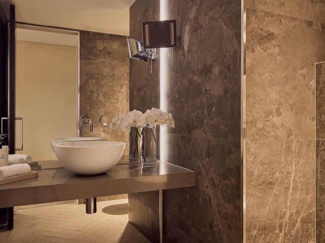 Opera Suite Club Access, King Bed, Separate Lounge, City View High Floor, Indulgent Bath, 94m2