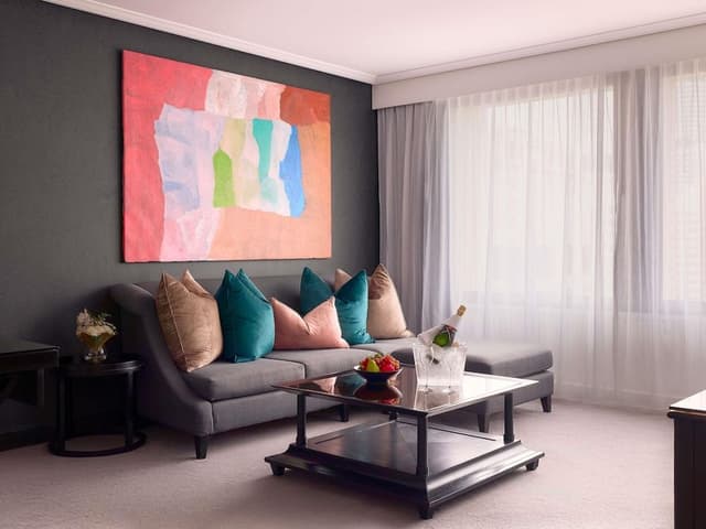 Signature Suite, 1 King Bed, City View