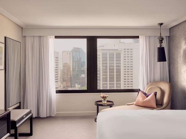 Signature Suite, 1 King Bed, City View