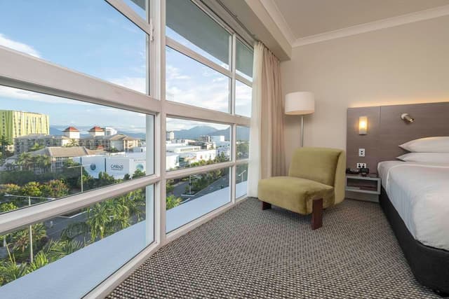KING DELUXE ROOM W/CITY AND MOUNTAIN VIEW