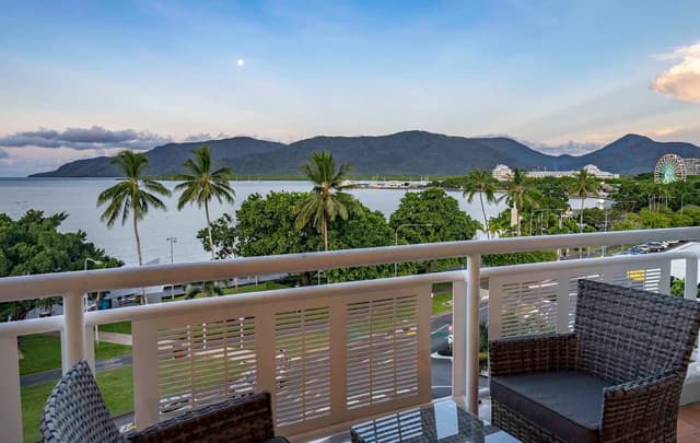 DBL DBL DELUXE ROOM W/WATER VIEW AND BALCONY