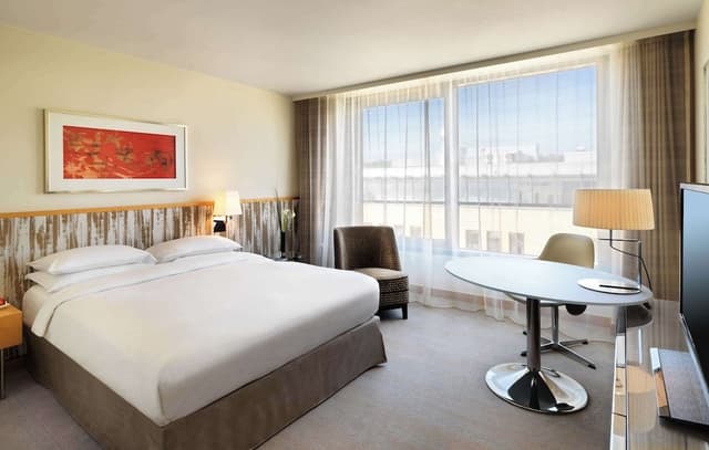 Club Room, 1 Queen Bed (Club Access)