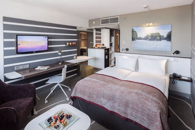 Premium Room, 1 Queen Bed, City View