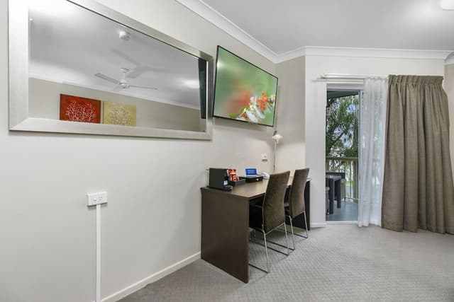 Deluxe Room, 1 King Bed, Non Smoking