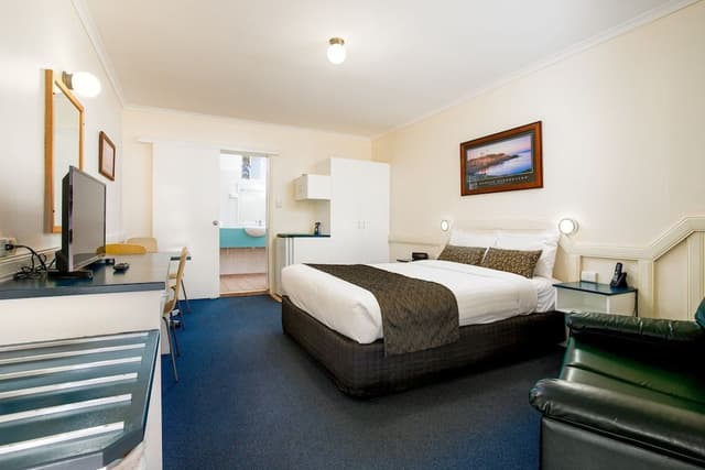 Deluxe Queen Room