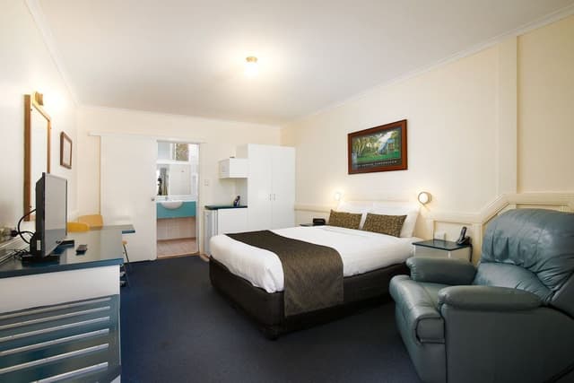 Deluxe Queen Room
