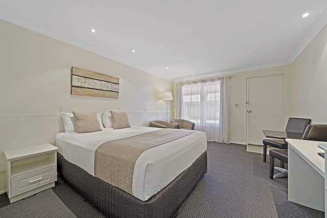 Deluxe Queen Room