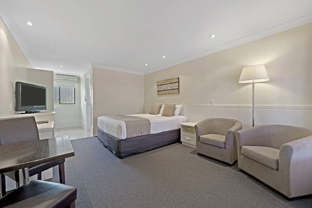 Deluxe Queen Room