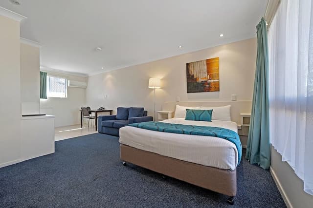 Deluxe Queen Room