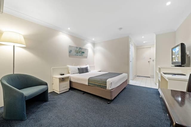 Standard Queen Room, Garden View with balcony”