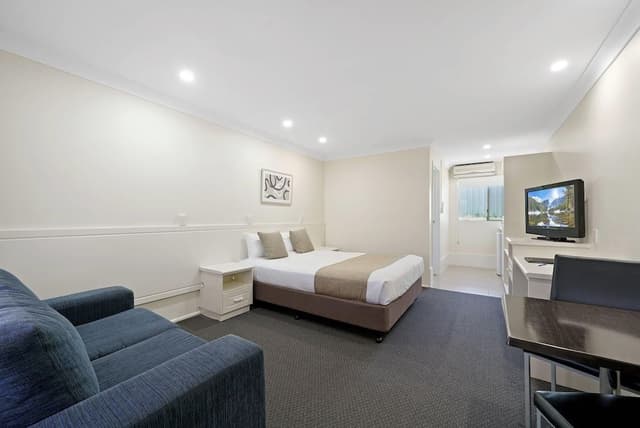 Deluxe Queen Room