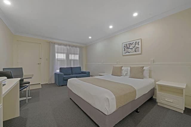 Deluxe Queen Room