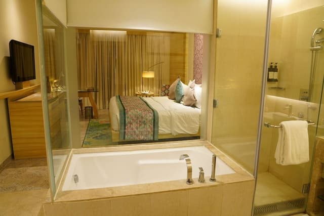 Suite Room King Bed with Bath Tub