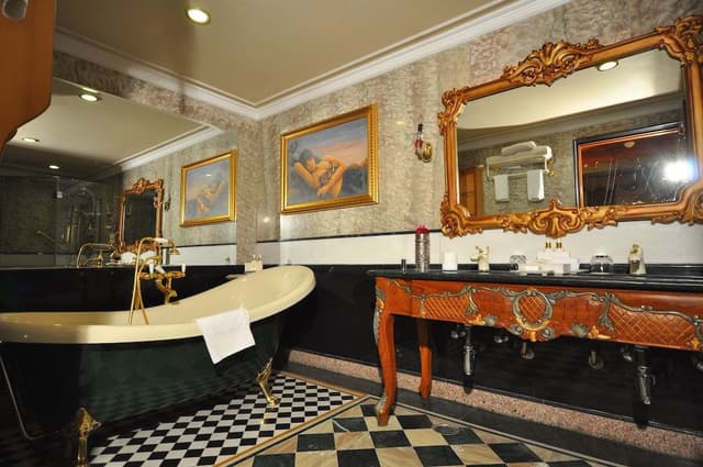 Maharaja Suite