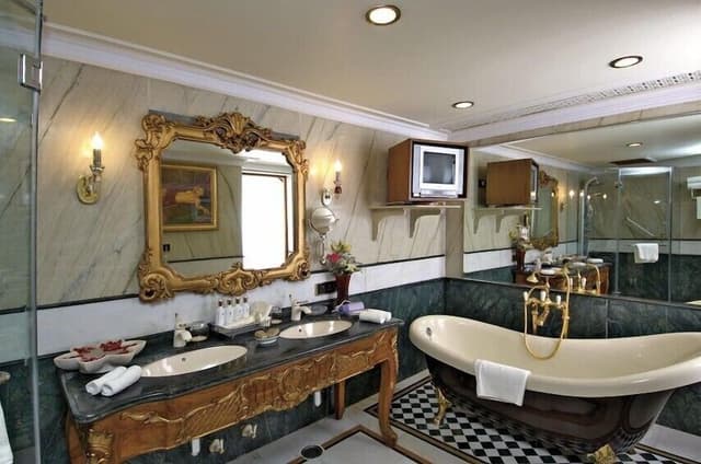 Luxury 1 Suite