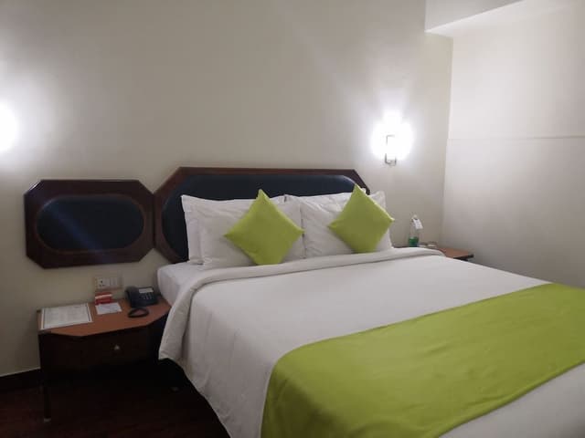Deluxe Room, 1 King Bed