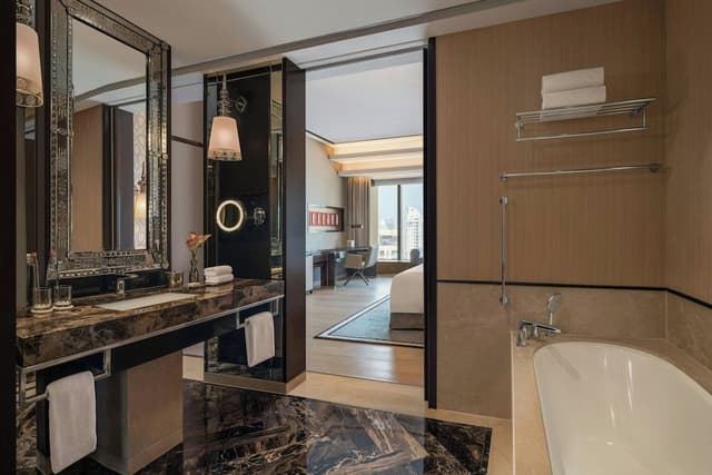 Suite, 1 King Bed