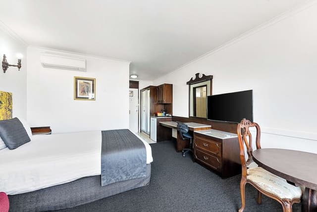 Standard Room, 1 Queen Bed