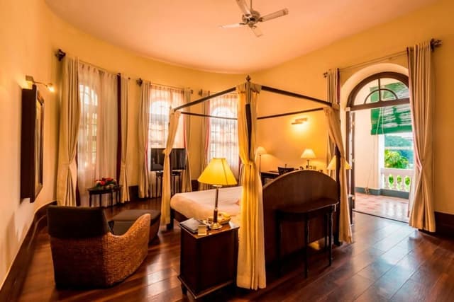 Heritage King Garden View Room with Balcony