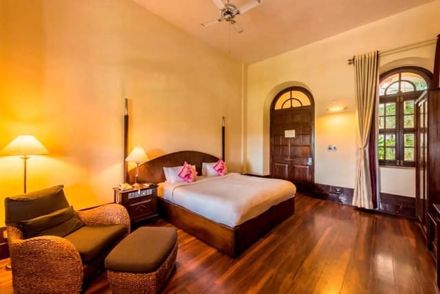 Regal Queen Garden View Room with Balcony