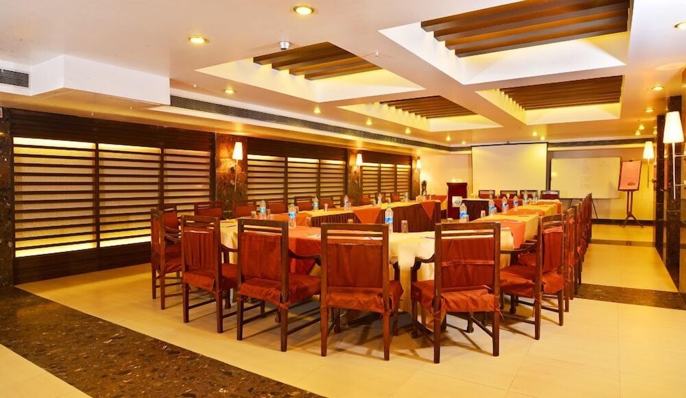Hotel Metro Heights3