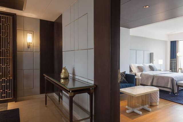 Luxury Suite