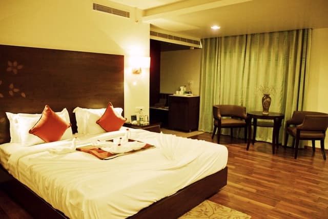 Superior Room, 1 King Bed, Smoking