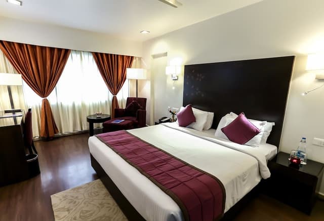 Premium Room, 1 King Bed, Smoking