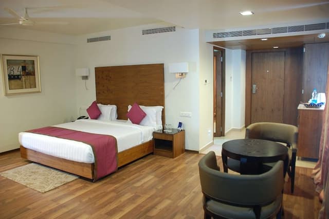 Premium Room, 1 King Bed, Smoking