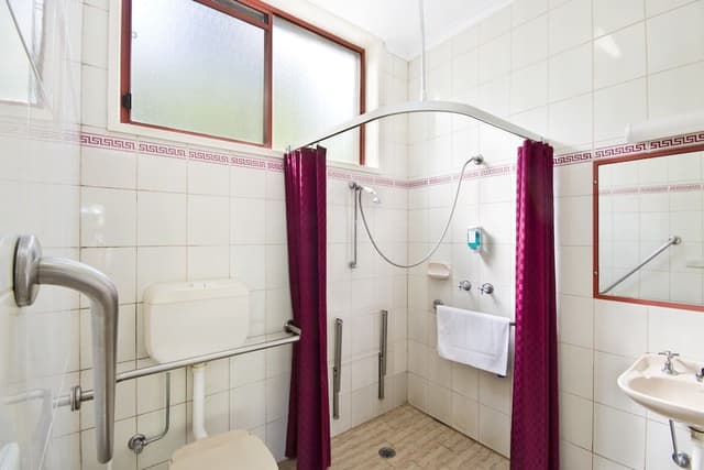 Deluxe Room, 1 Queen Bed, Accessible