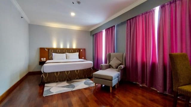 Junior Suite with Bathtub