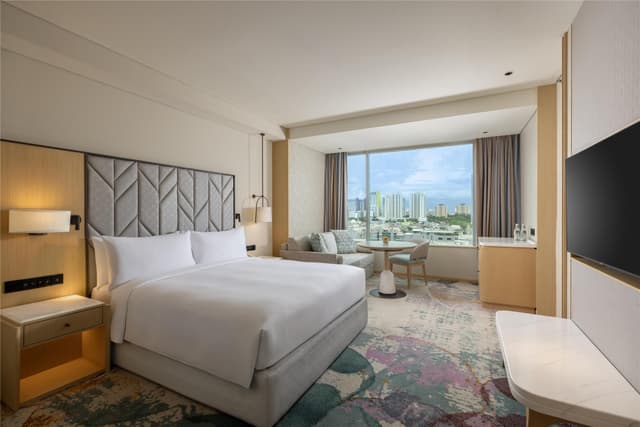KING GUEST ROOM HIGH FLOOR
