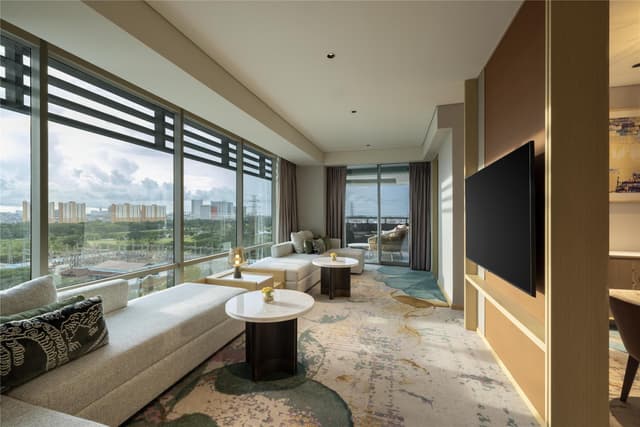 KING PREMIUM SUITE WITH BALCONY