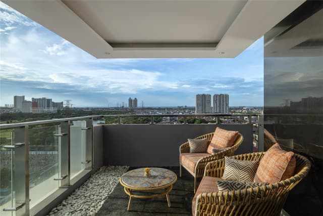 KING PREMIUM SUITE WITH BALCONY