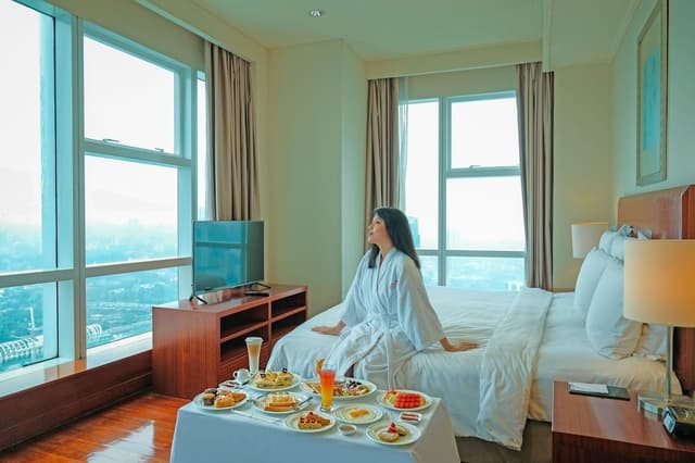 Executive Suite, 1 Bedroom, City View (Corner)
