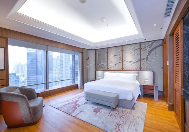 Club Suite, 1 King Bed, City View