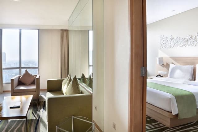 Suite, 1 Queen Bed (Free Breakfast)