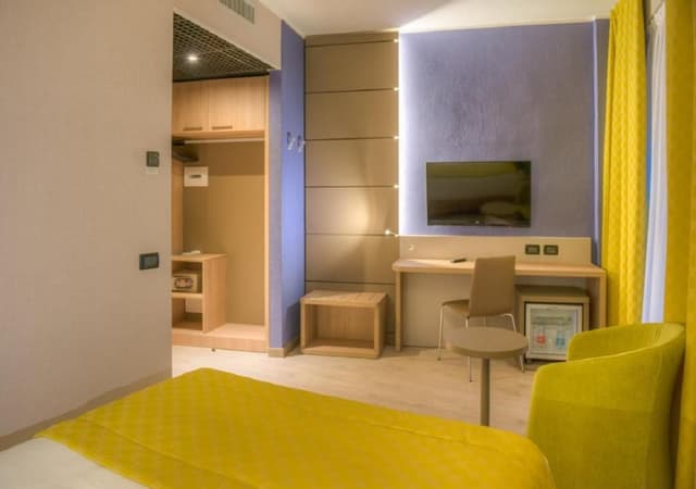 Double Room (1 Adult)