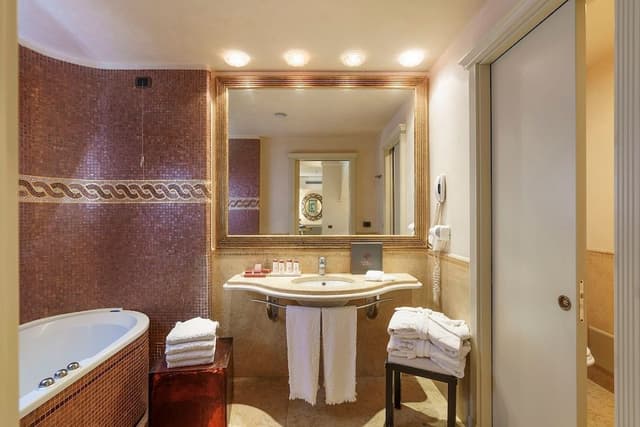 Luxury Suite, Balcony