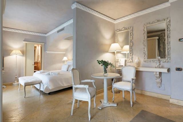 Luxury Suite, Balcony