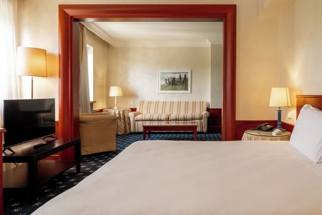 Junior Studio Suite, 1 King Bed with Sofa bed