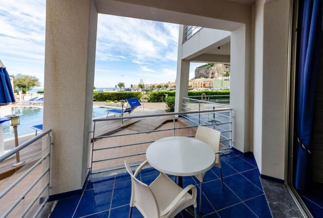 Suite, Partial Sea View