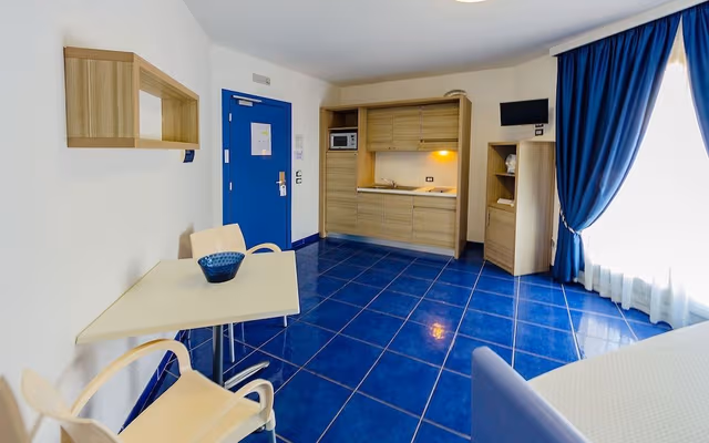Suite, Partial Sea View